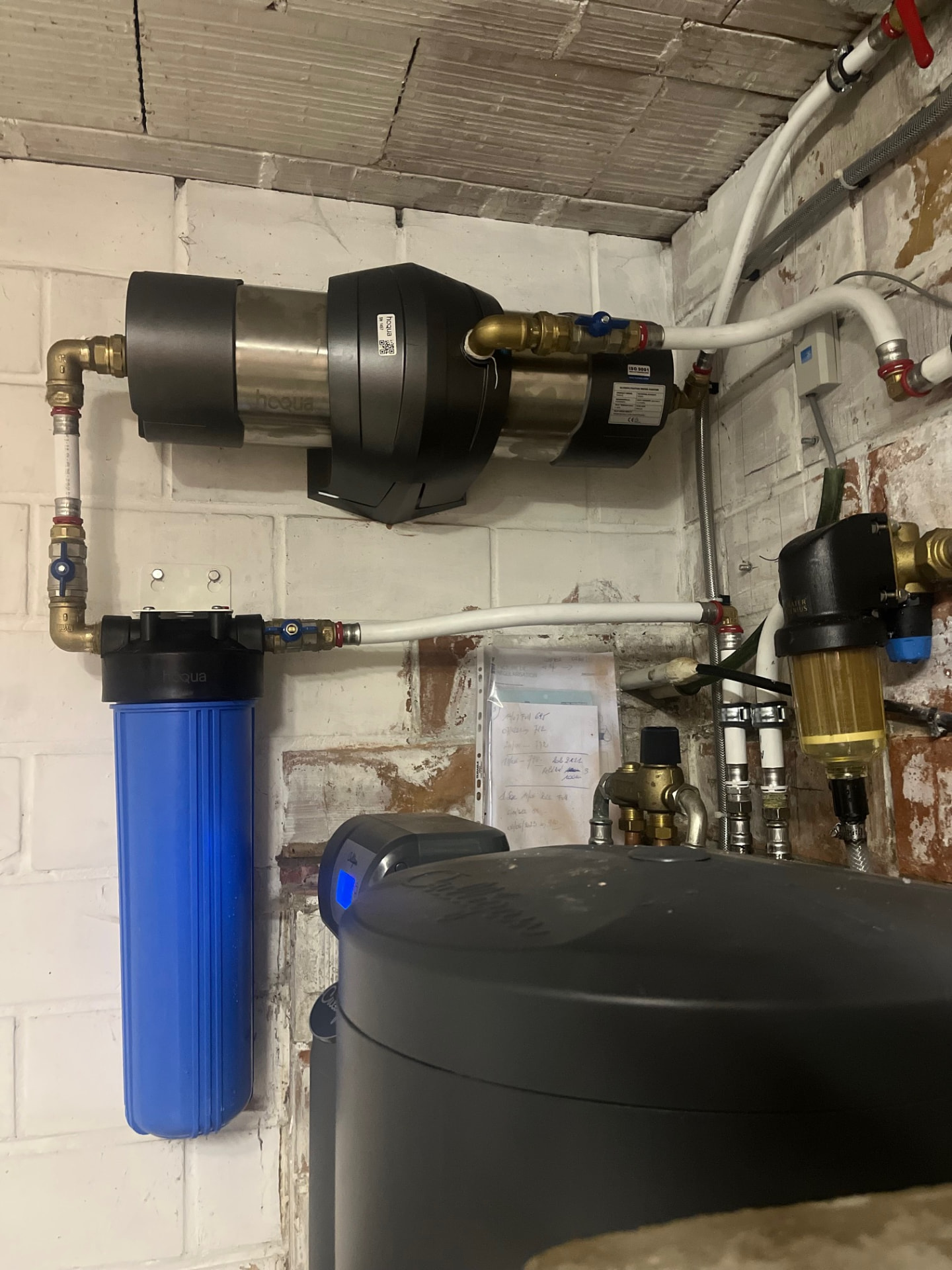 Installation d'un système de filtration Haqua-Q avec adoucisseur BWT en cave
